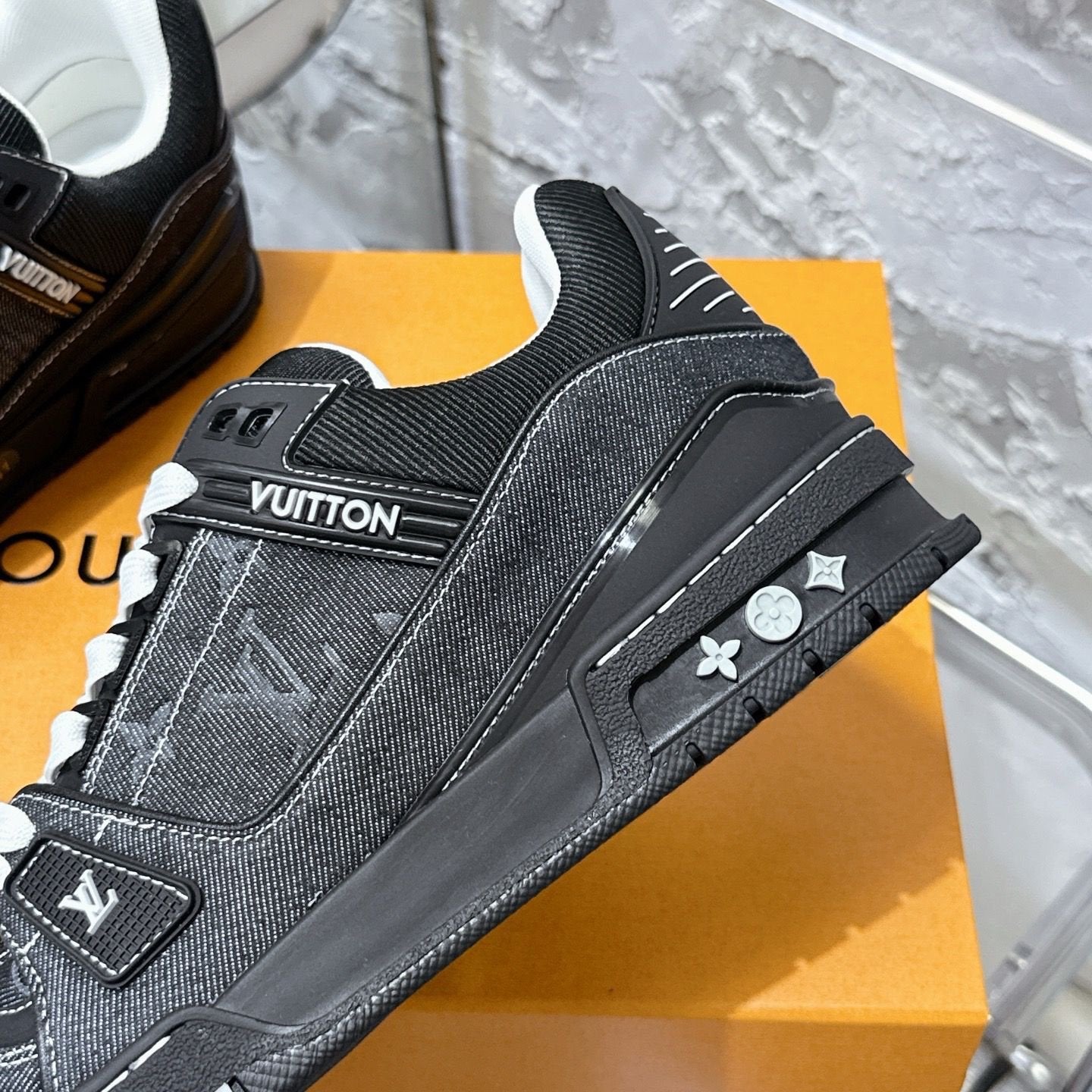 Louis Vuitton Trainer Black/White Denim