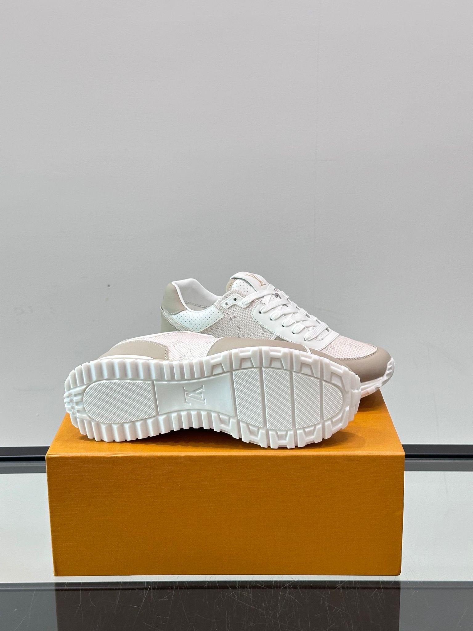 Louis Vuitton Run Away Beige