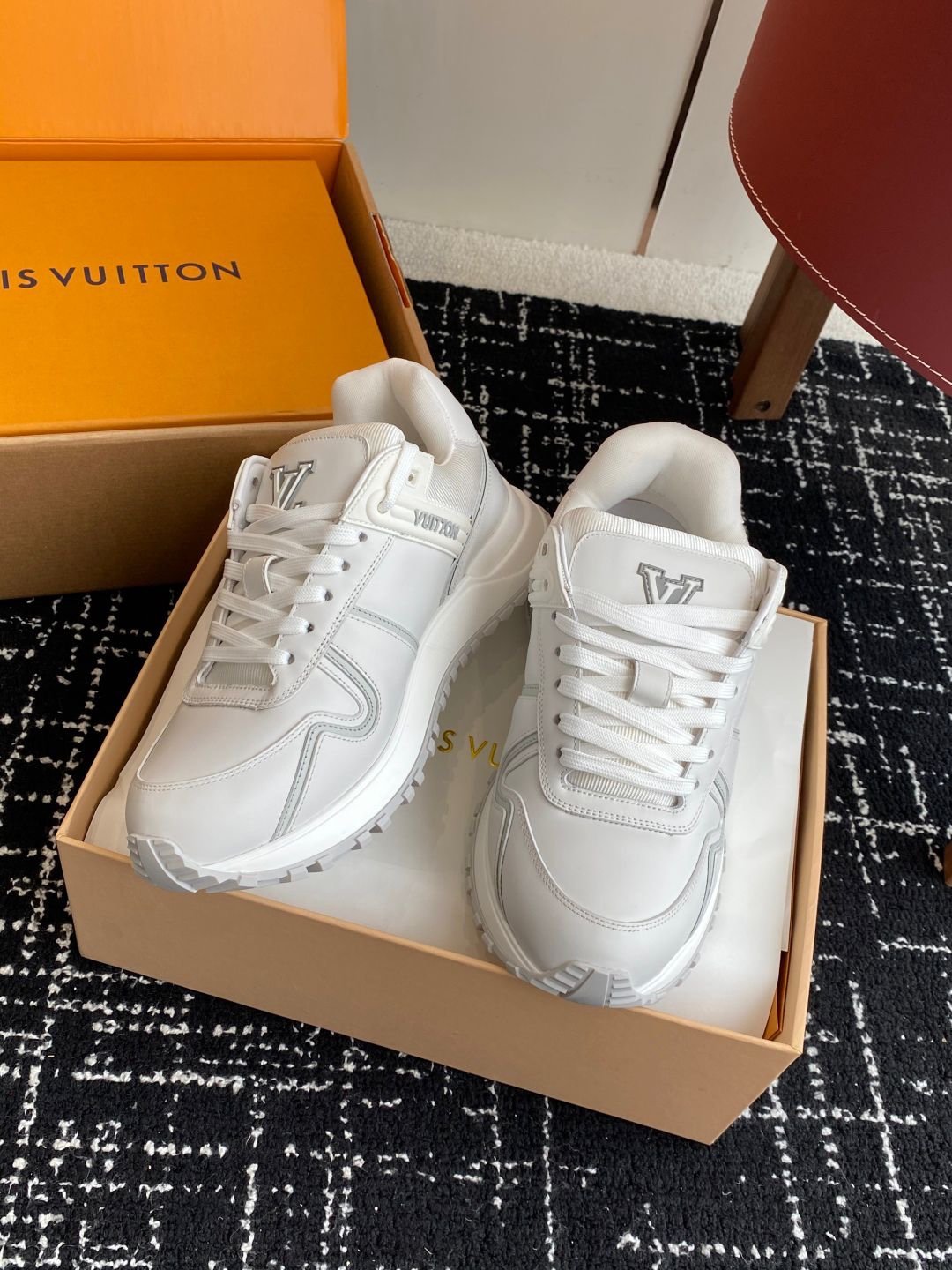 Louis Vuitton Run Away Maxi White