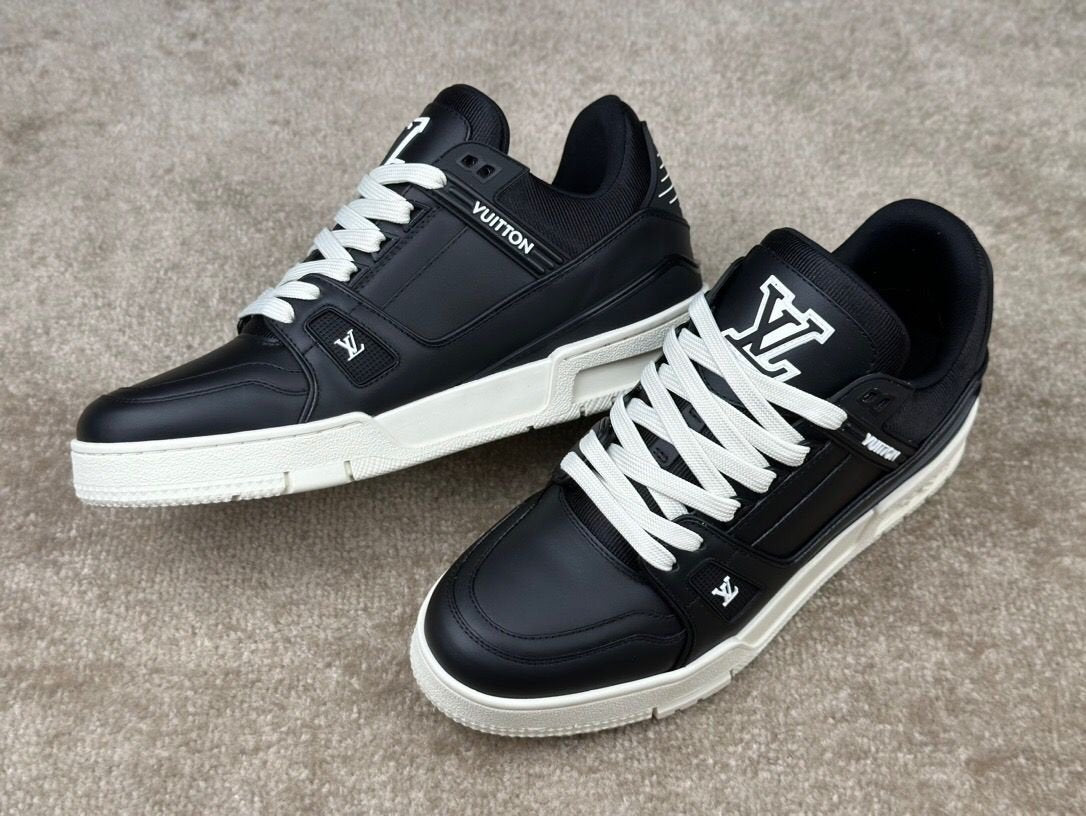 Louis Vuitton Trainer Black/White Leather