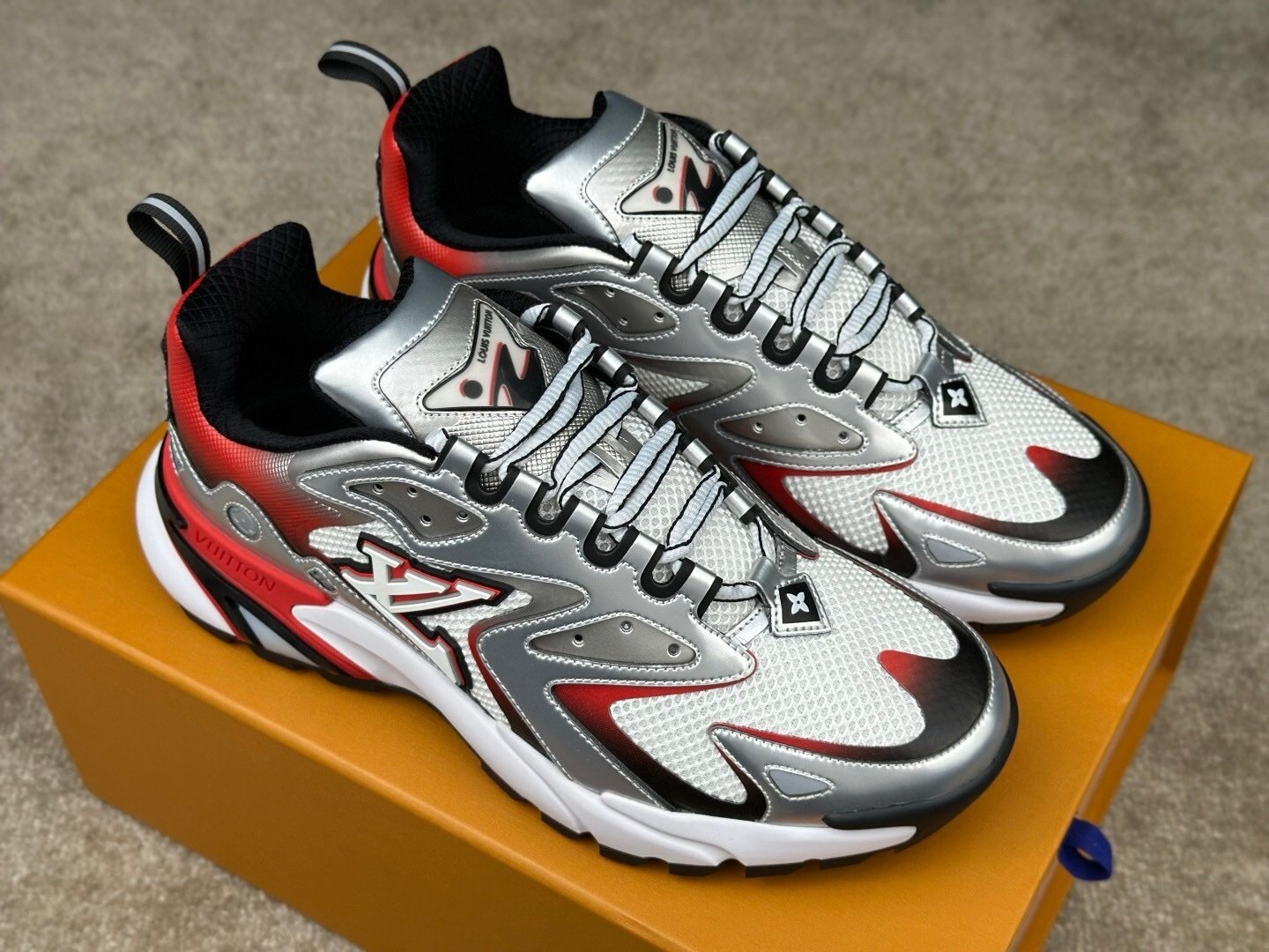 Louis Vuitton Runner Tatic Silver Red