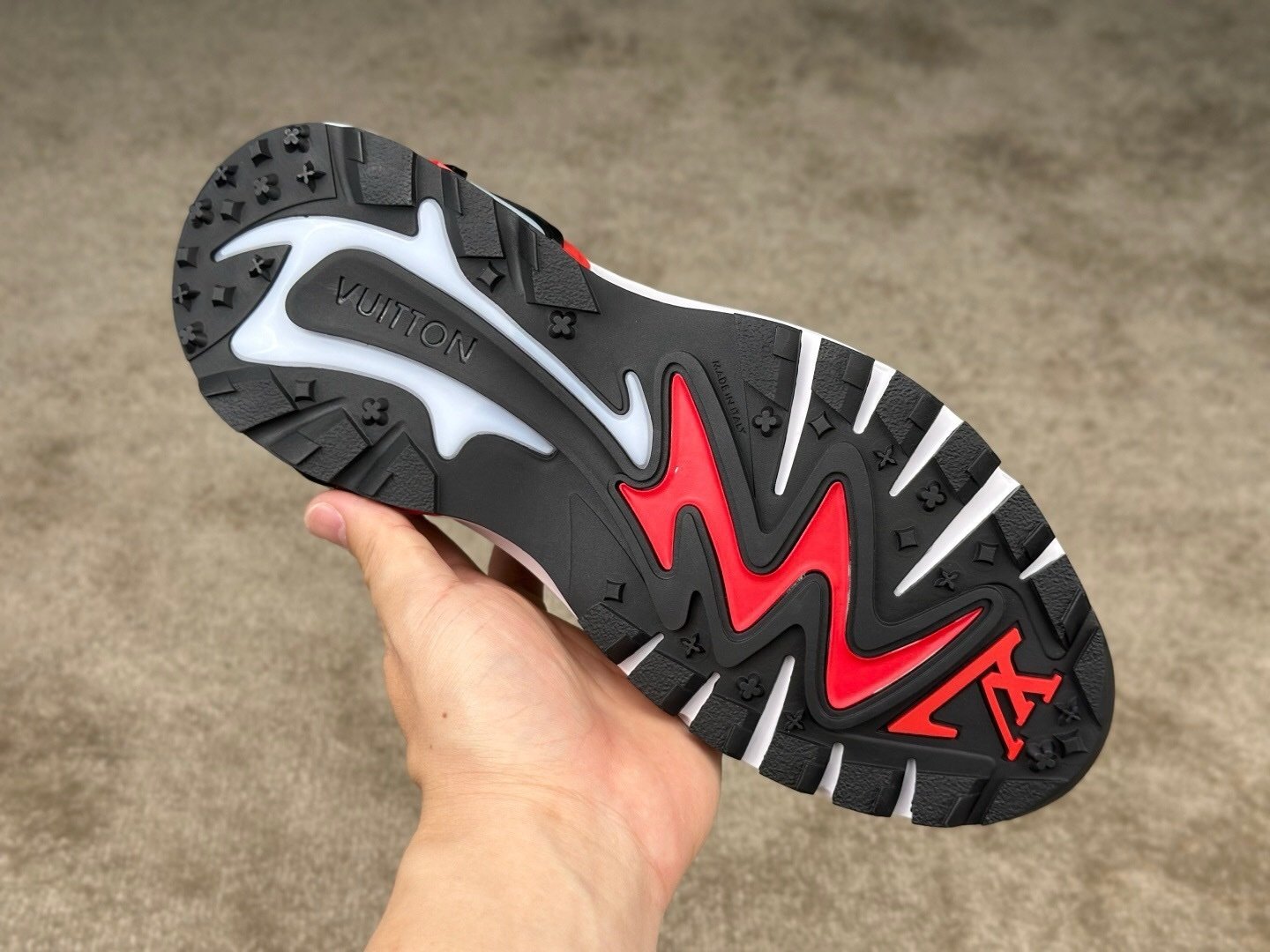 Louis Vuitton Runner Tatic Silver Red