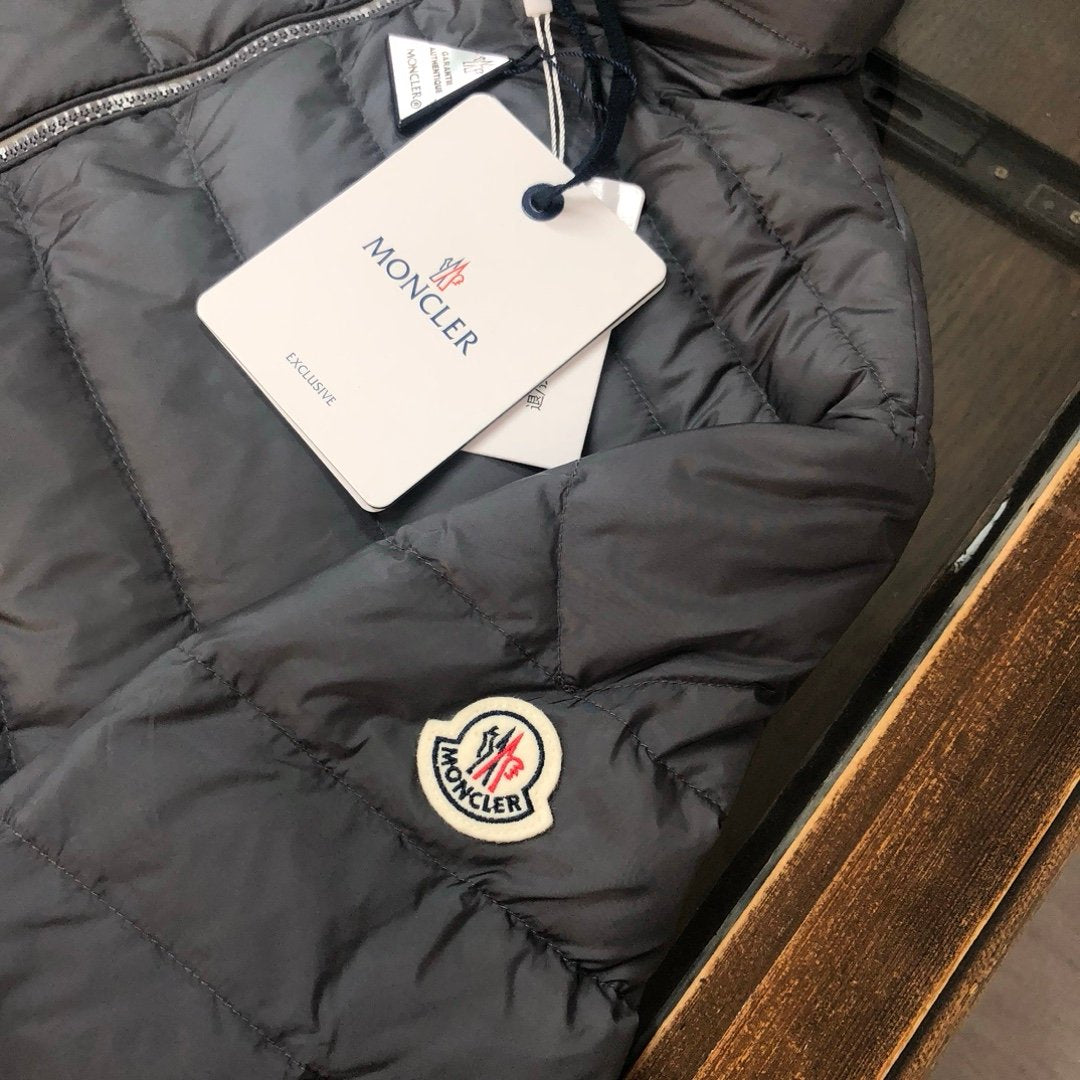 Moncler Arnique Short Down Jacket Grey