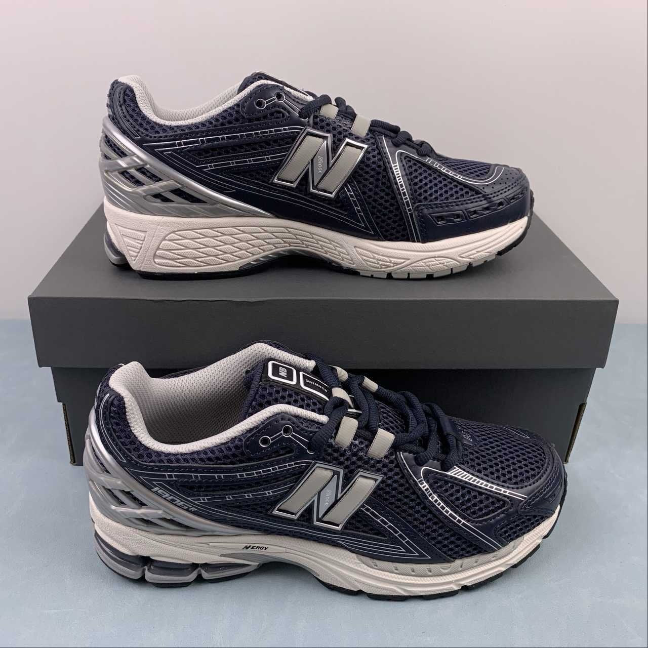 New Balance 1906R Silber Metallic