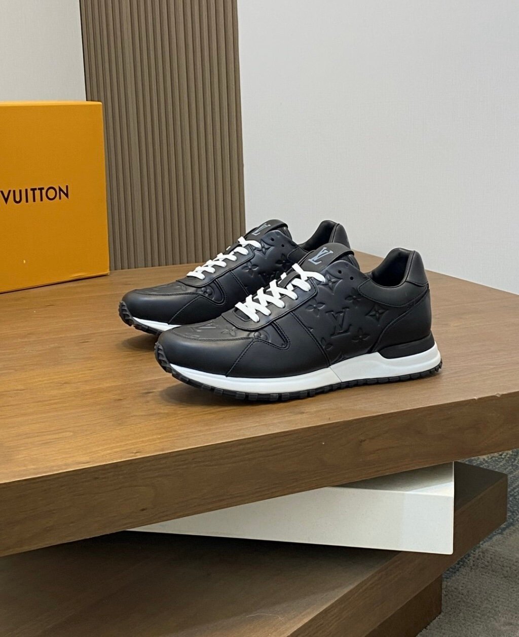 Louis Vuitton Run Away Black/White