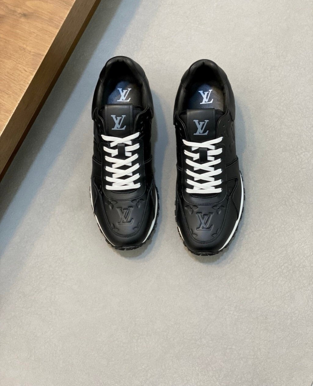 Louis Vuitton Run Away Black/White