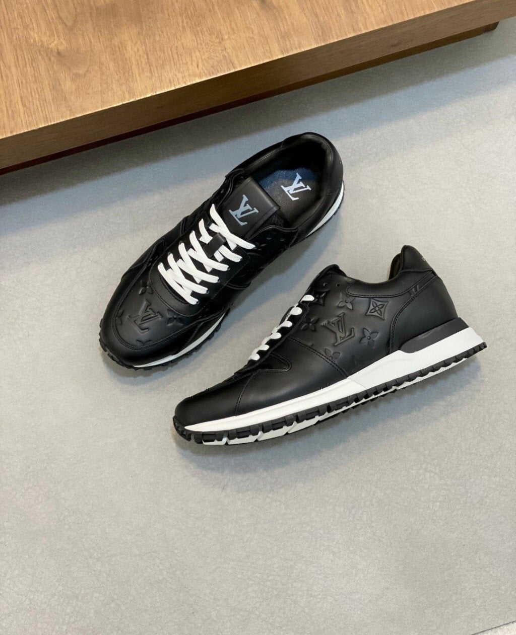 Louis Vuitton Run Away Black/White