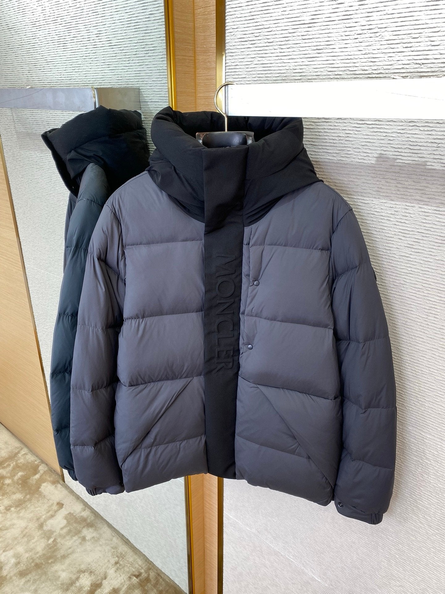Moncler Madeira Down Jacket Grey/Black