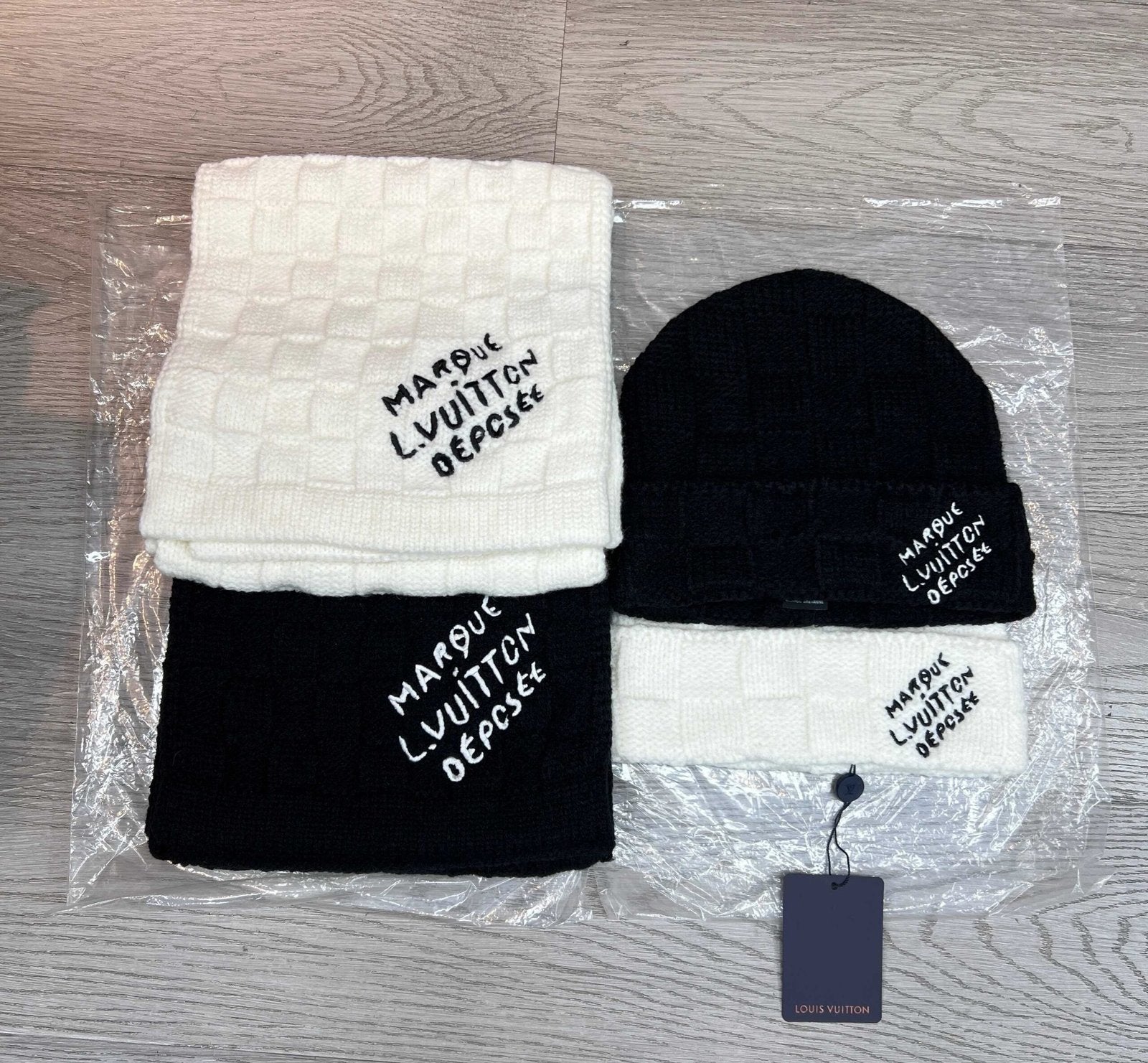 Louis Vuitton Damier Snug Sjaal & Muts Sets