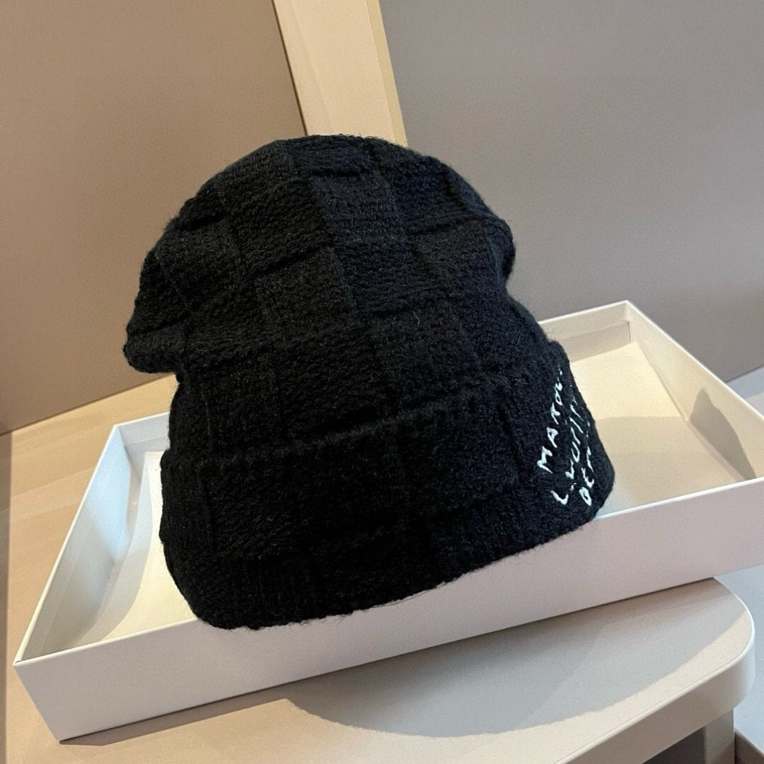 Louis Vuitton Damier Snug Muts