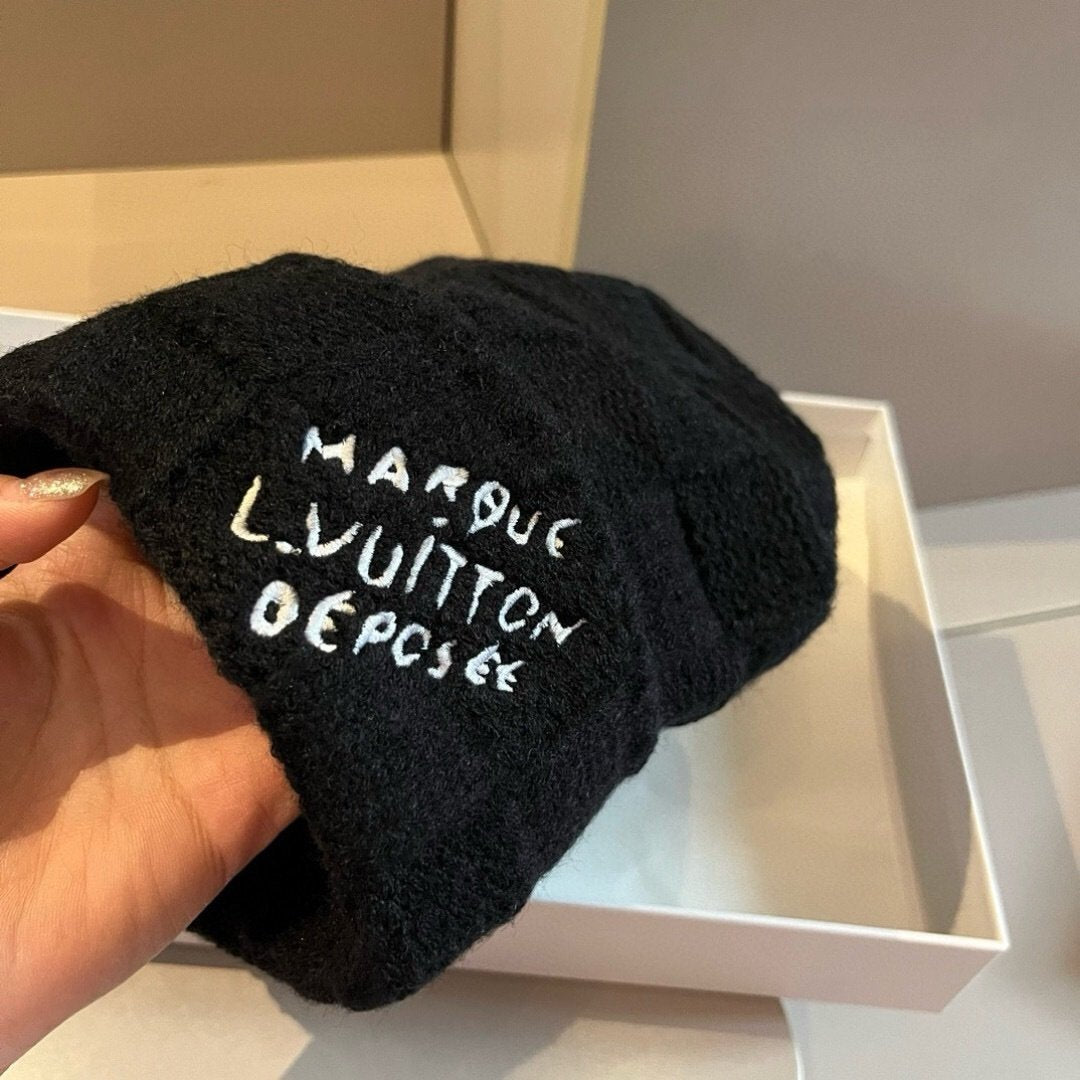 Louis Vuitton Damier Snug Muts