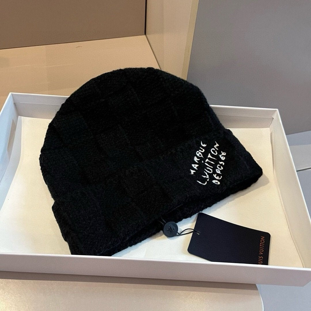 Louis Vuitton Damier Snug Muts