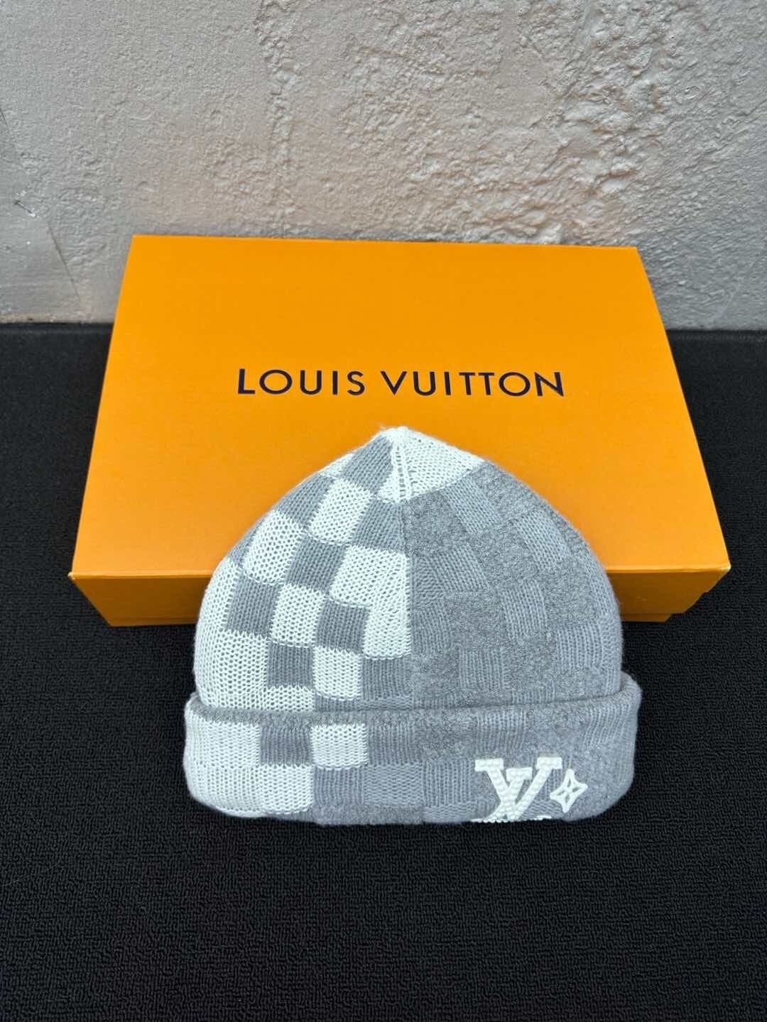 Louis Vuitton Crush Damouflage Pearls Beanie