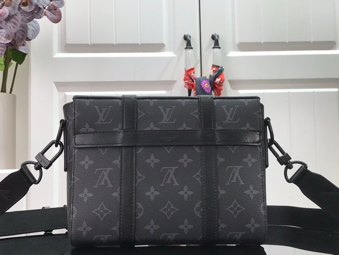 Louis Vuitton Trunk Messenger Bag Monogram Black