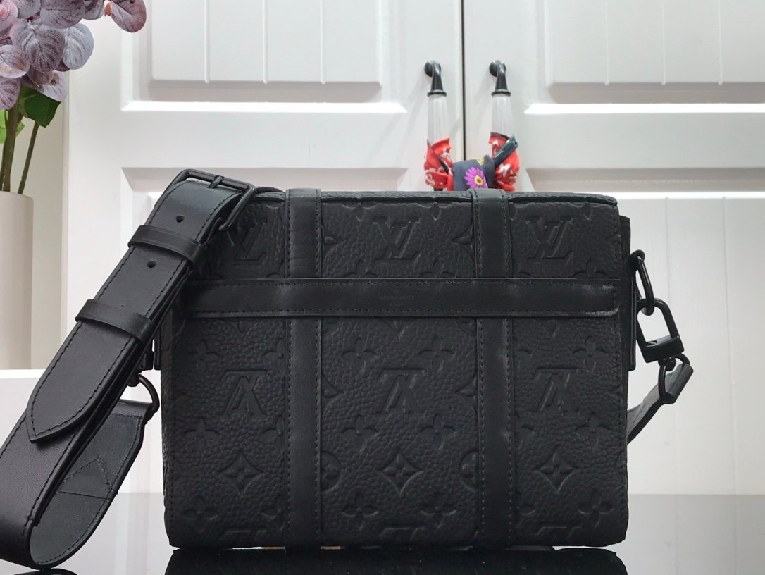 Louis Vuitton Trunk Messenger Bag Monogram 3D Black