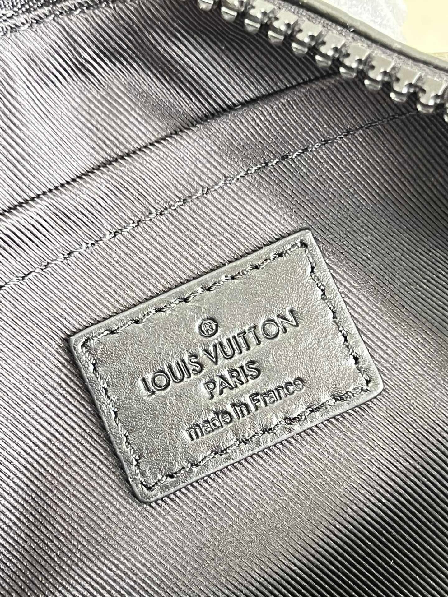 Louis Vuitton Keepall Bandouliere 25 Monogram Taurillon Leather Black