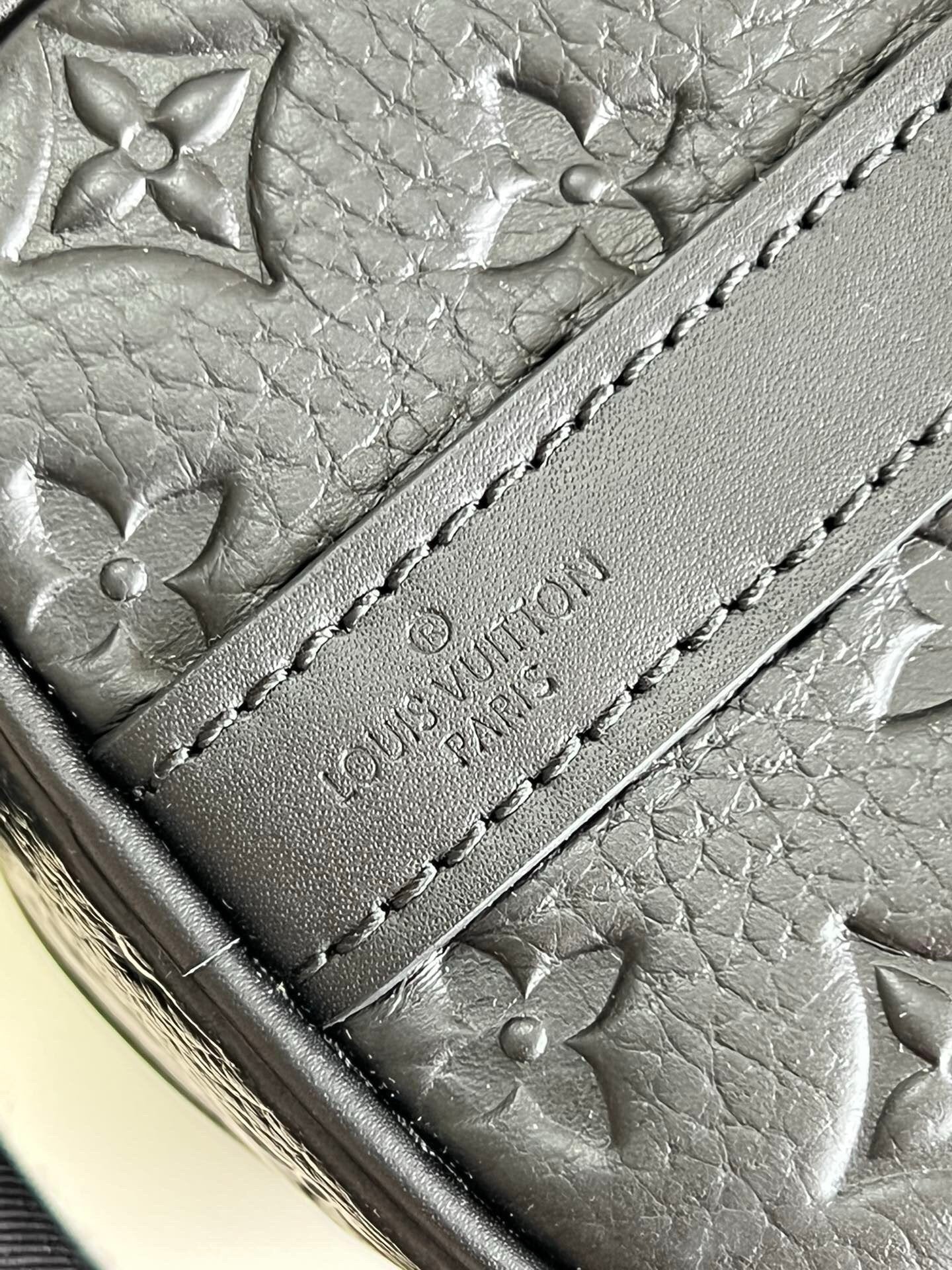 Louis Vuitton Keepall Bandouliere 25 Monogram Taurillon Leather Black