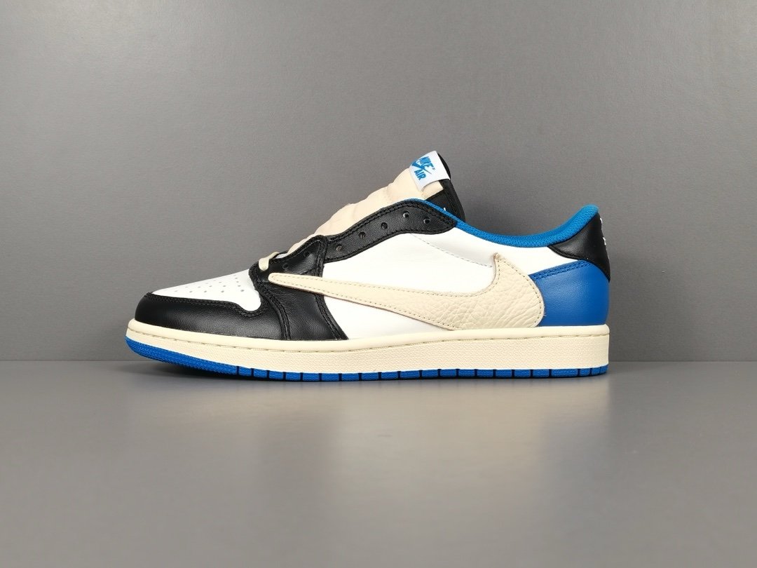 Jordan 1 Retro Low OG SP
Fragment x Travis Scott