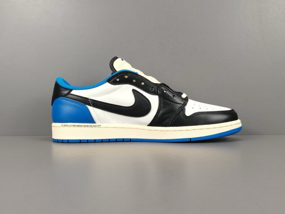 Jordan 1 Retro Low OG SP
Fragment x Travis Scott