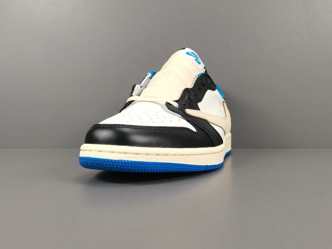 Jordan 1 Retro Low OG SP
Fragment x Travis Scott