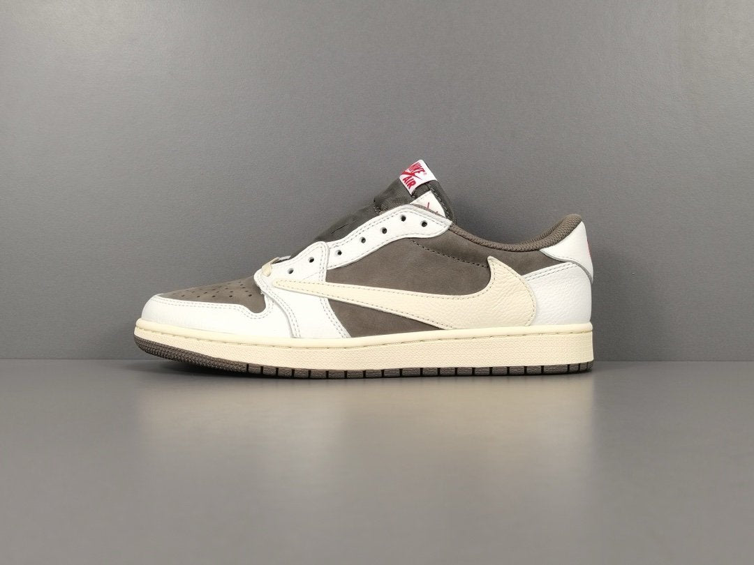 Jordan 1 Retro Low OG SP
Travis Scott Reverse Mocha