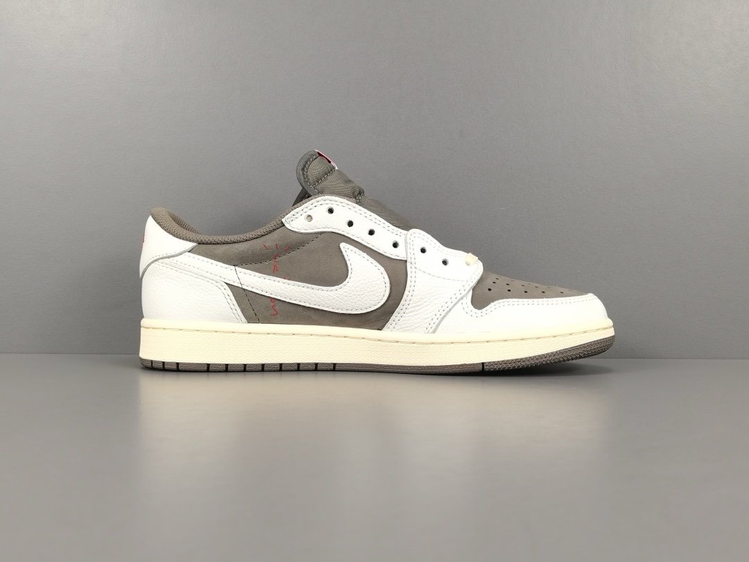 Jordan 1 Retro Low OG SP
Travis Scott Reverse Mocha