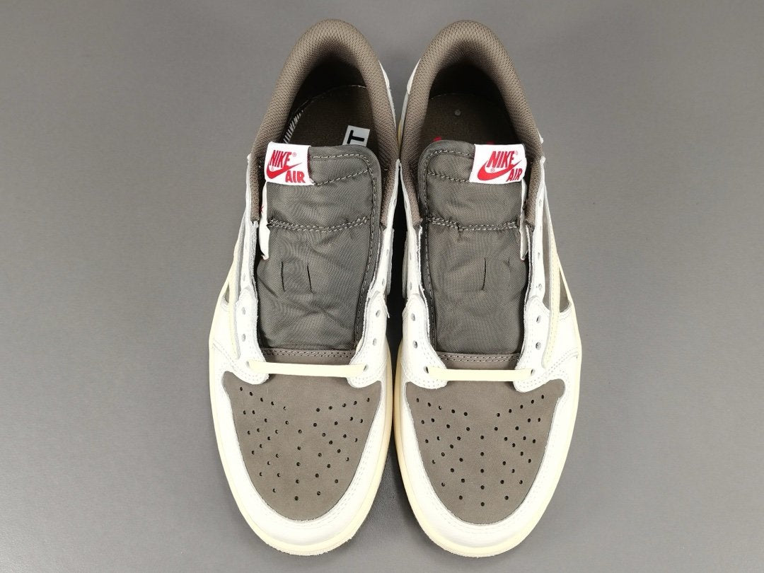 Jordan 1 Retro Low OG SP
Travis Scott Reverse Mocha