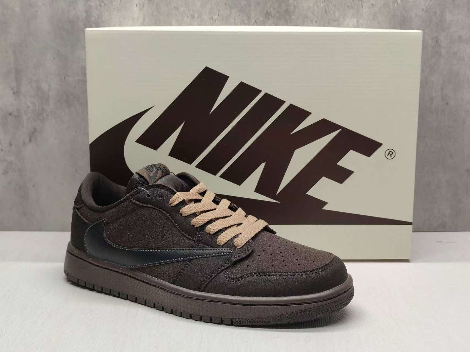 Jordan 1 Retro Low OG SP
Travis Scott Velvet Brown