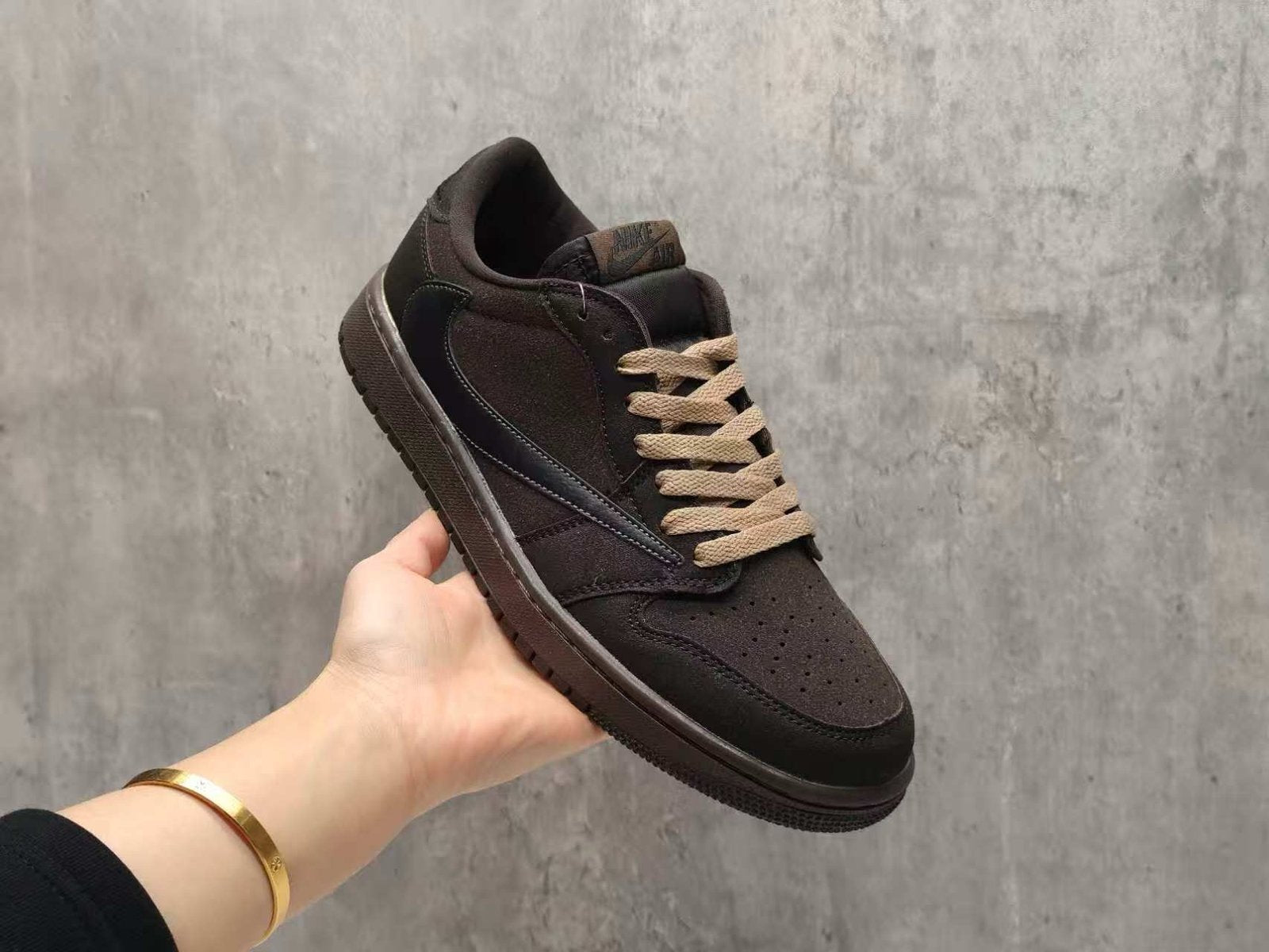 Jordan 1 Retro Low OG SP
Travis Scott Velvet Brown