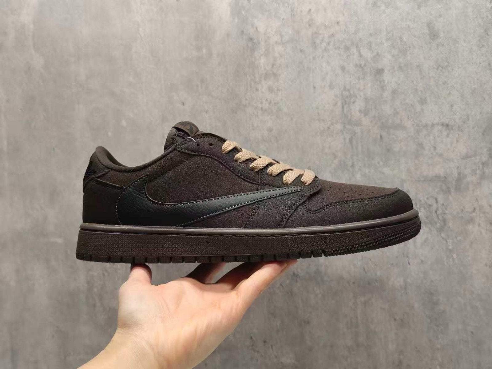 Jordan 1 Retro Low OG SP
Travis Scott Velvet Brown
