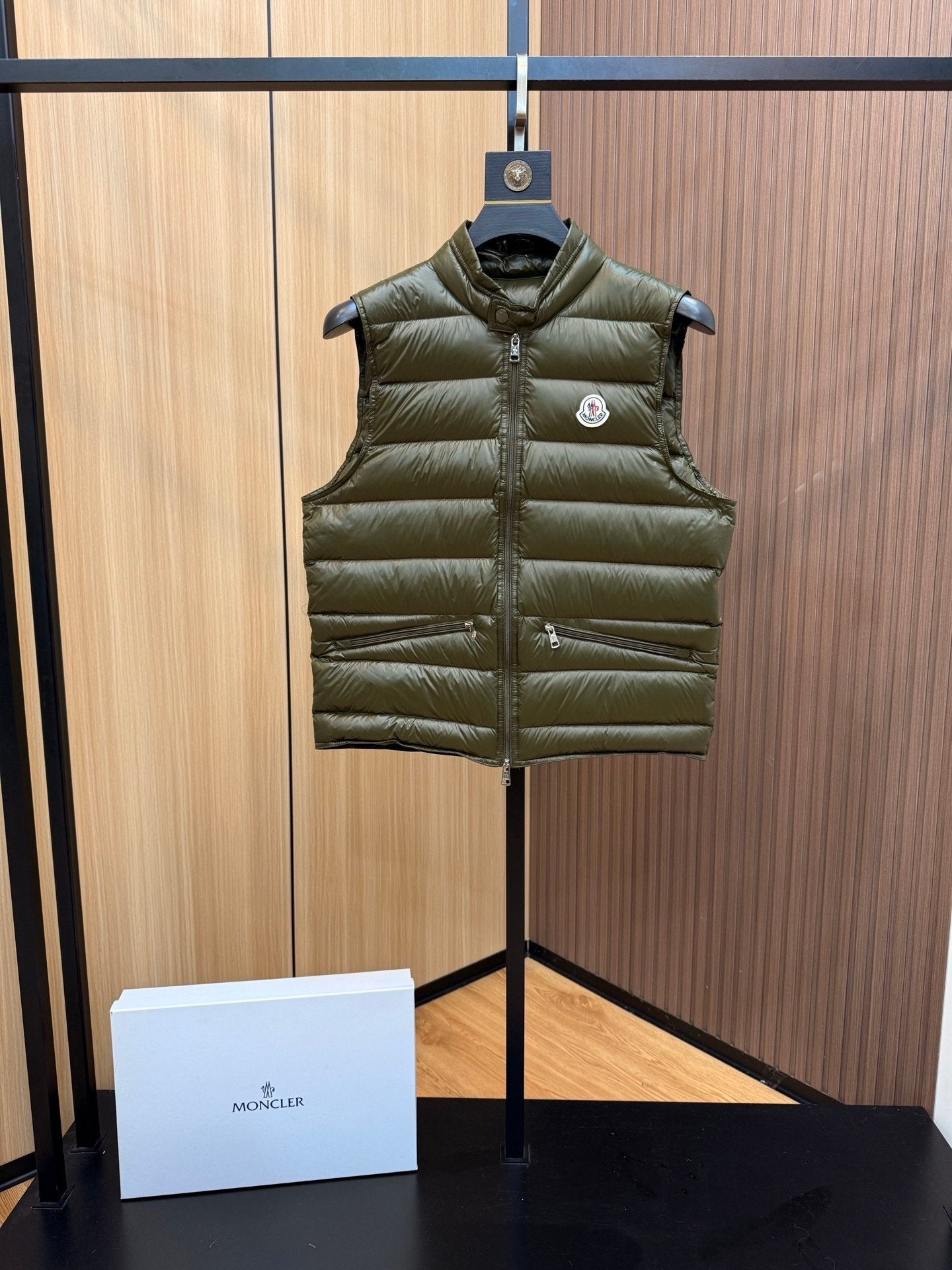 Moncler Lechtal Down Bodywarmer Olive Green