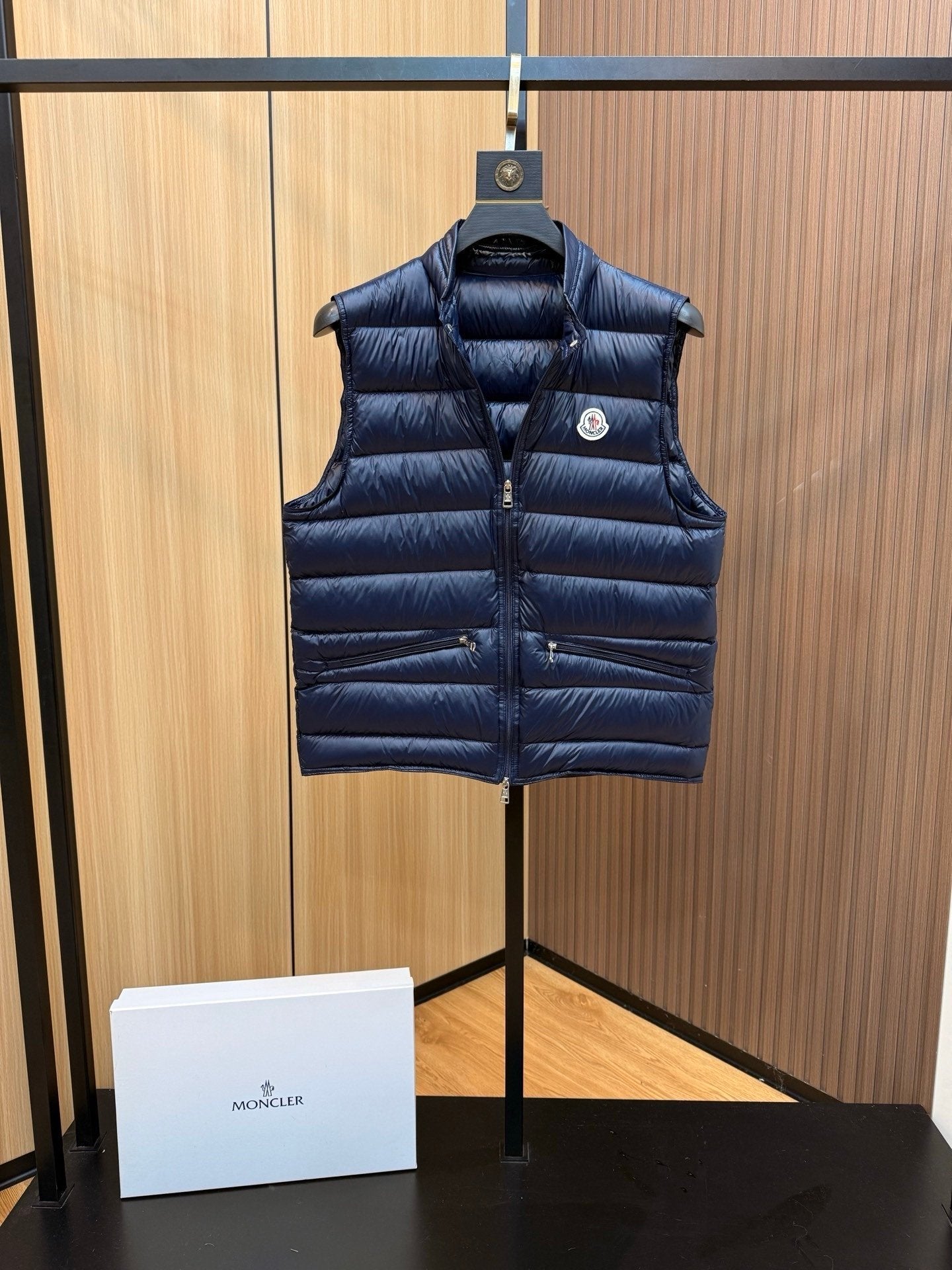Moncler Lechtal Down Bodywarmer Navy Blue