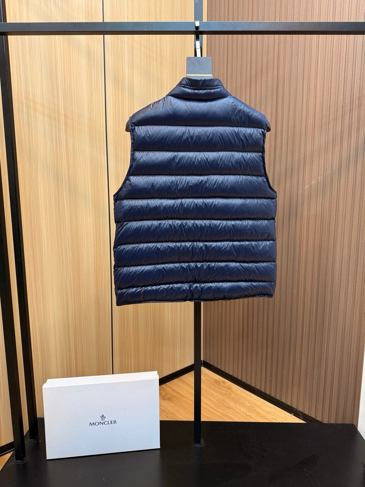 Moncler Lechtal Down Bodywarmer Navy Blue