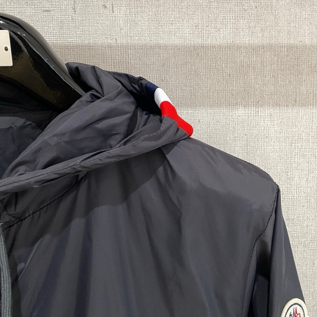 Moncler Grimpeurs Windbreaker Jacket In Grey