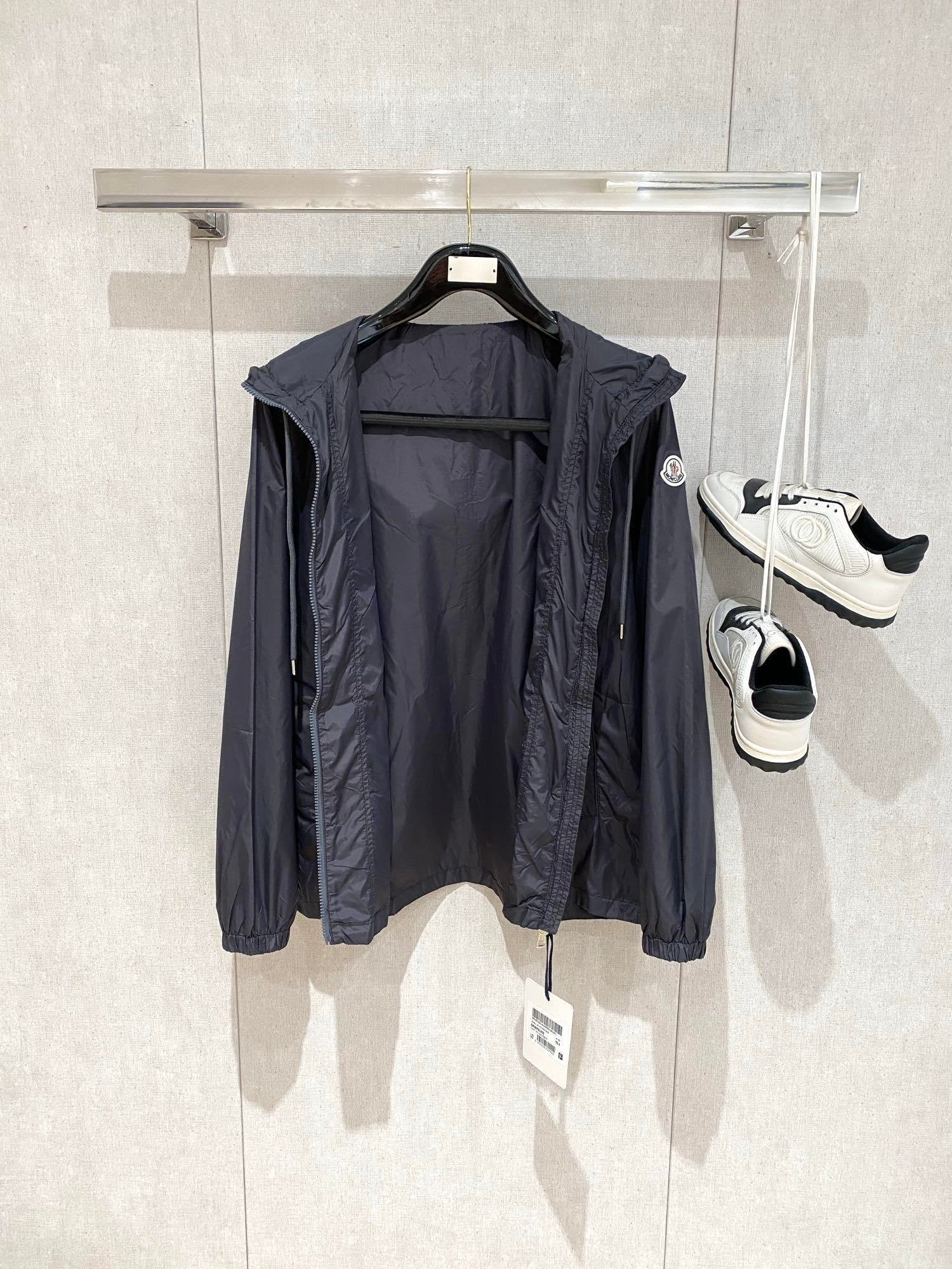 Moncler Grimpeurs Windbreaker Jacket In Grey