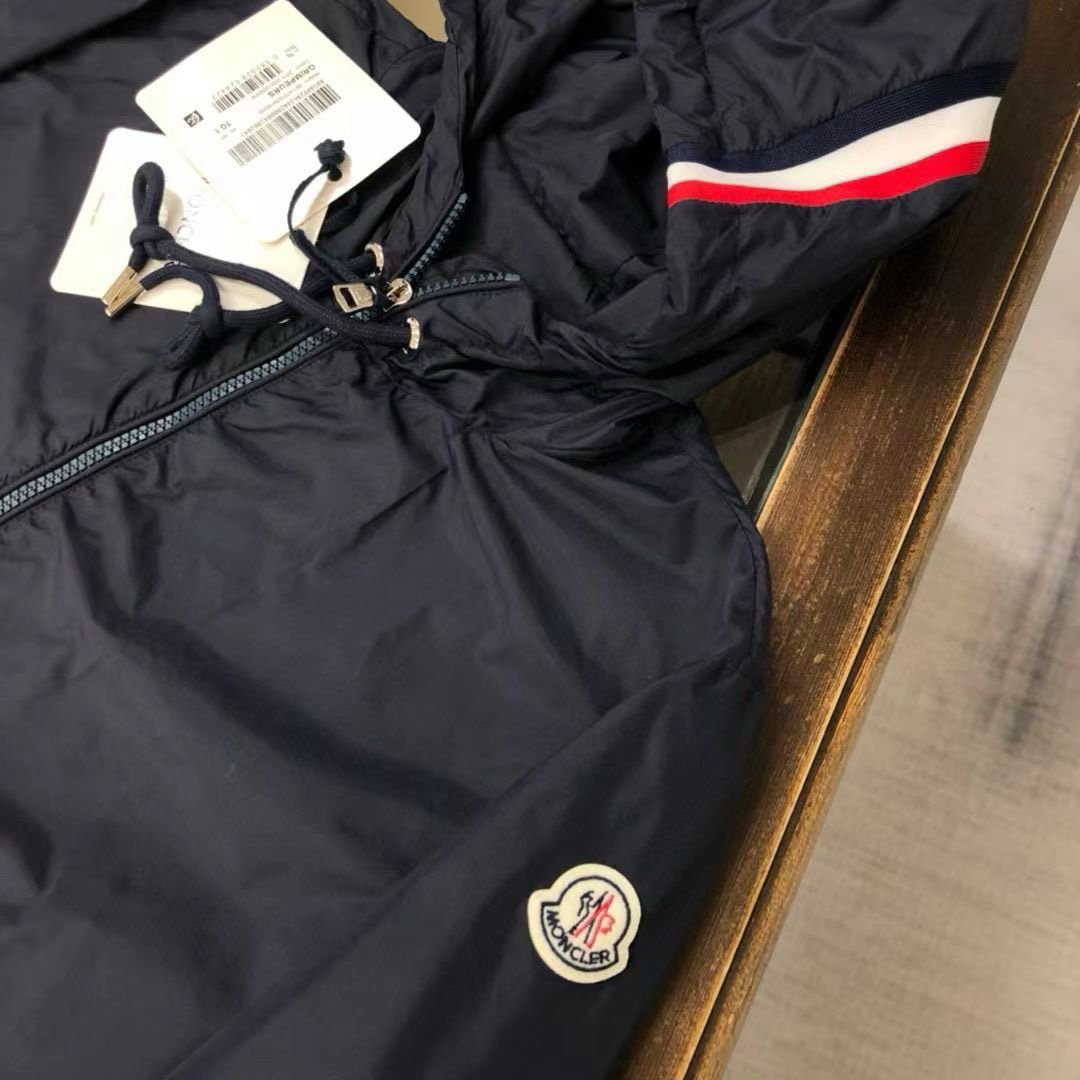 Moncler Grimpeurs Windbreaker Jacket In Navy Blue