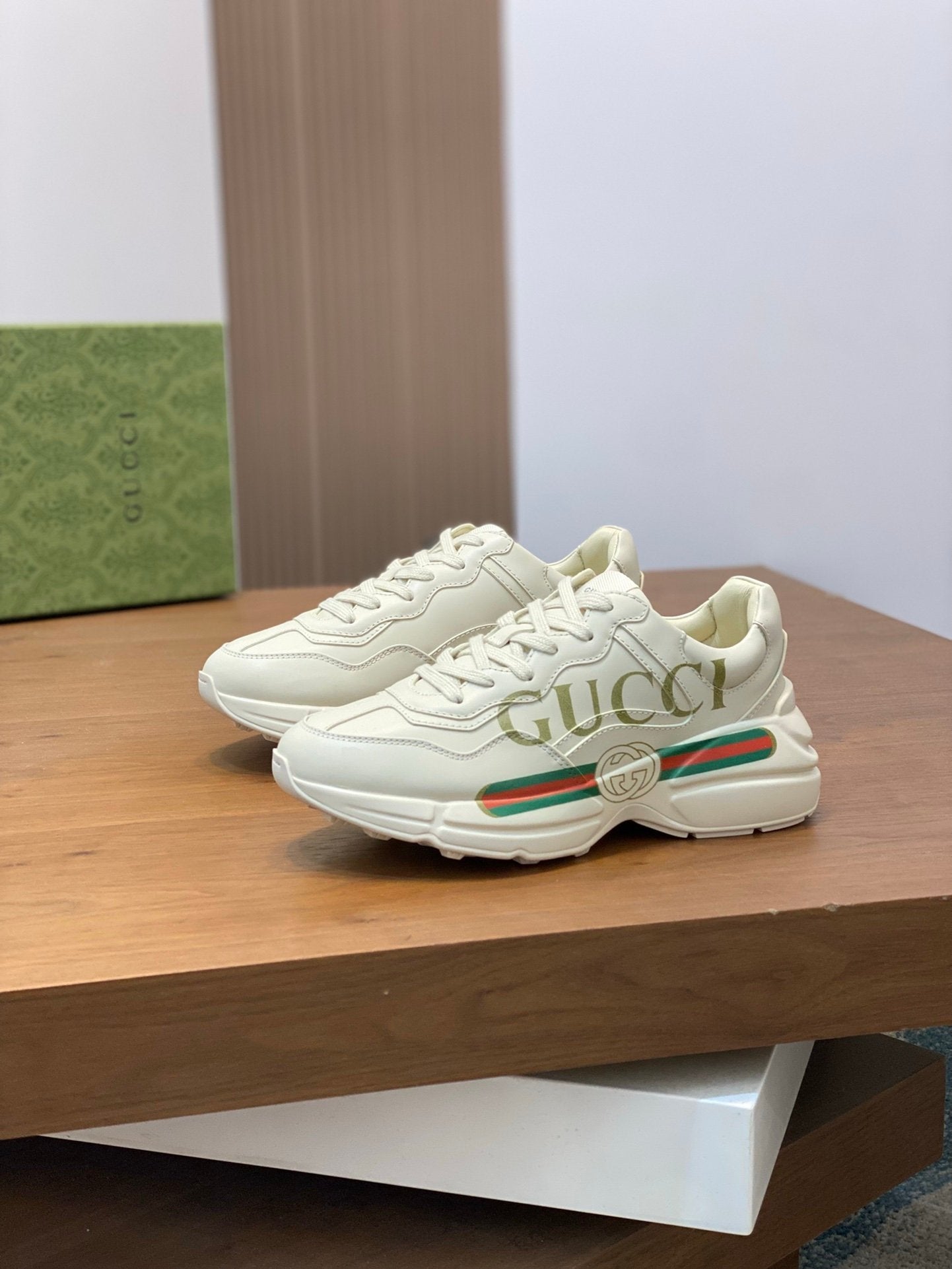 Gucci Rhyton Vintage Logo GG Ivory