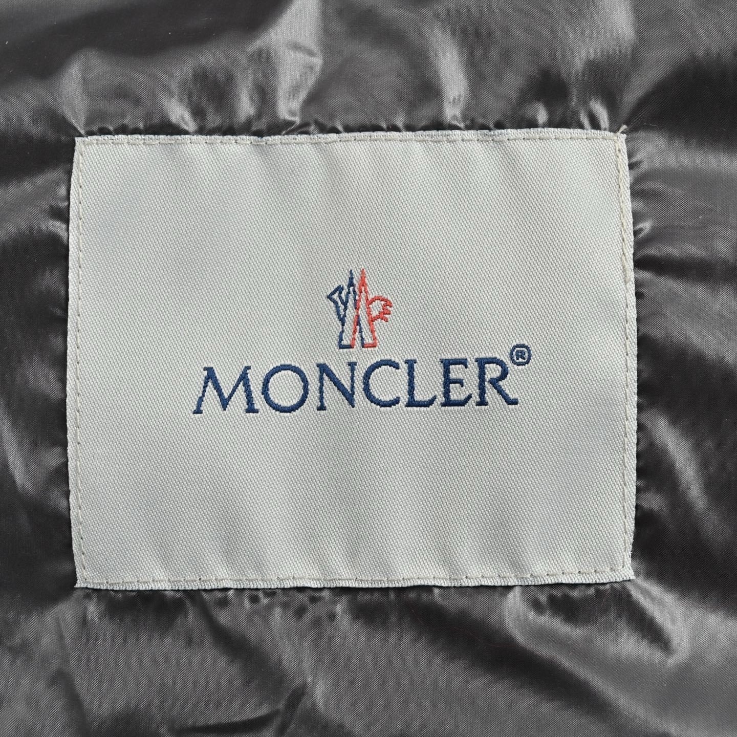 Moncler Lechtal Down Bodywarmer Grey