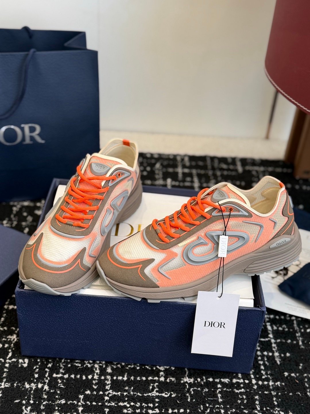 Dior B30 Countdown Tech Beige Semi Transparant