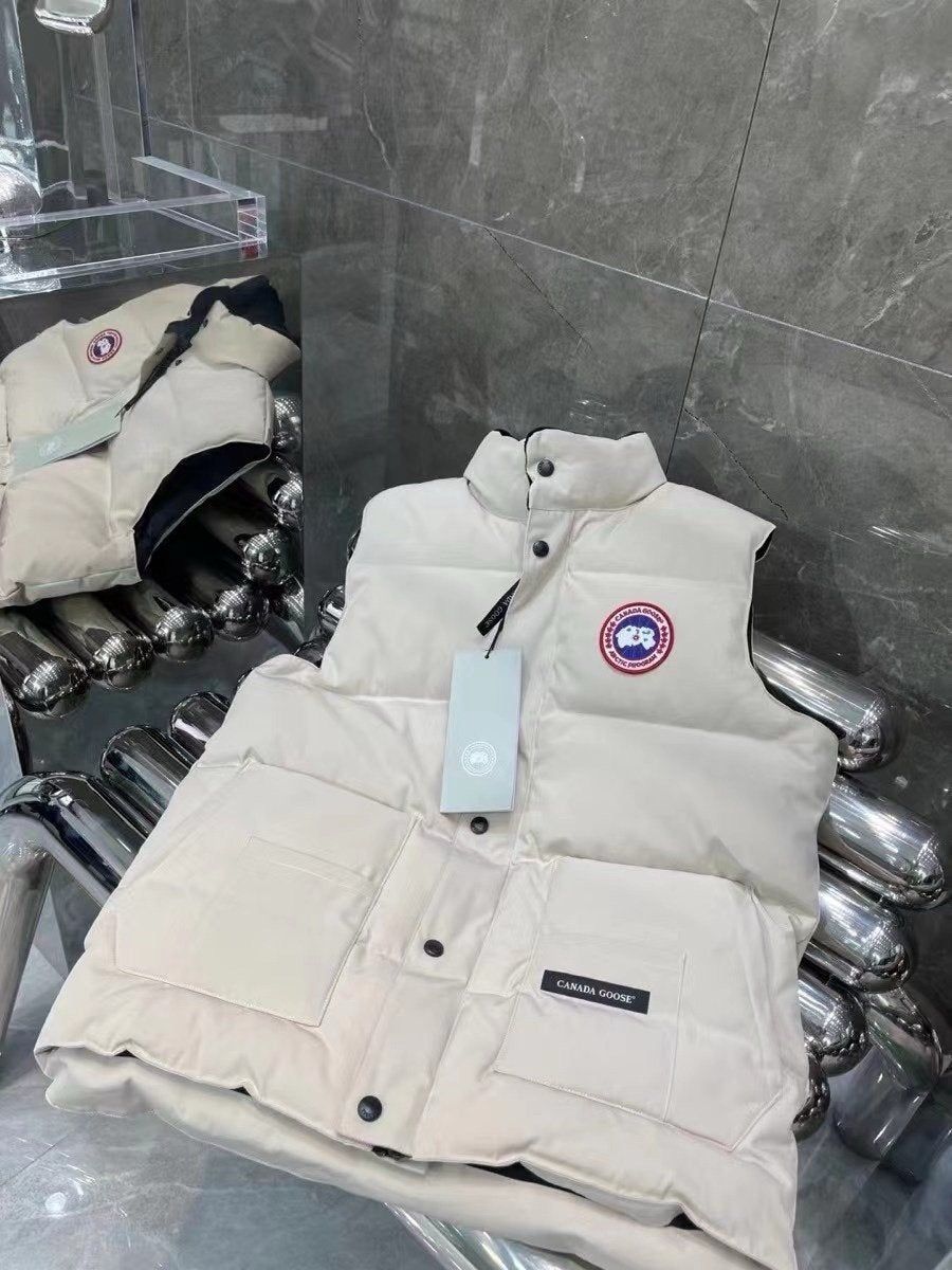 Canada Goose Freestyle Down Bodywarmer In White
