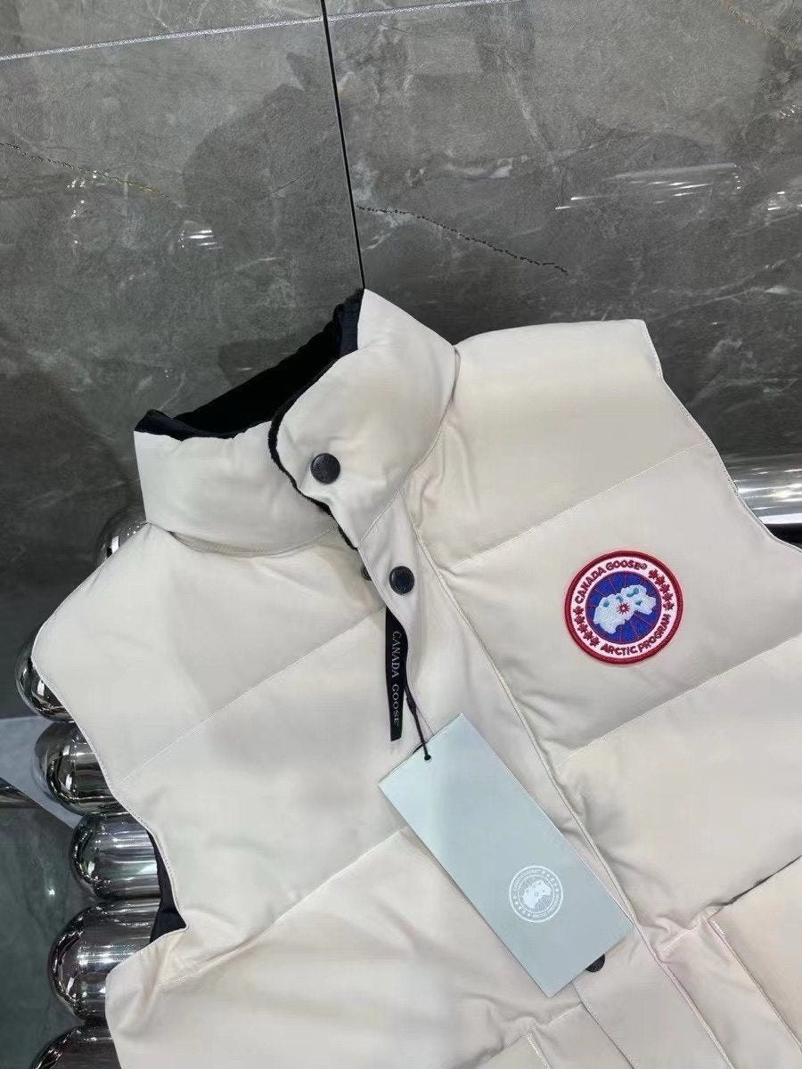 Canada Goose Freestyle Down Bodywarmer In White