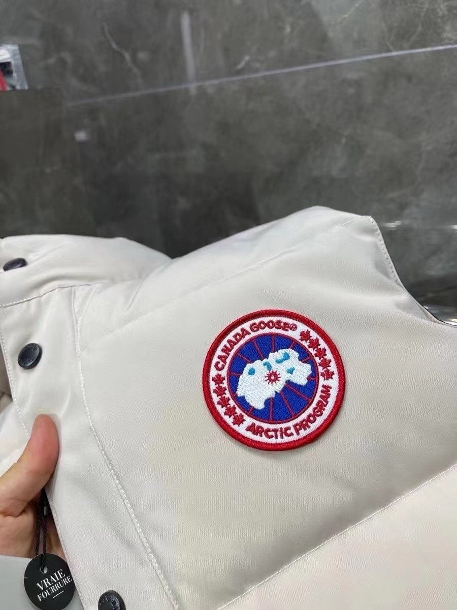 Canada Goose Freestyle Down Bodywarmer In White