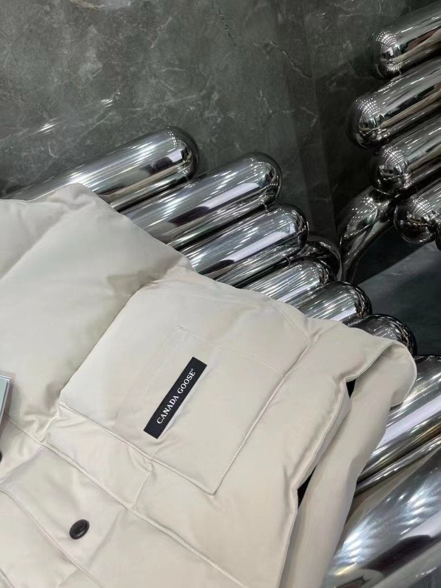Canada Goose Freestyle Down Bodywarmer In White