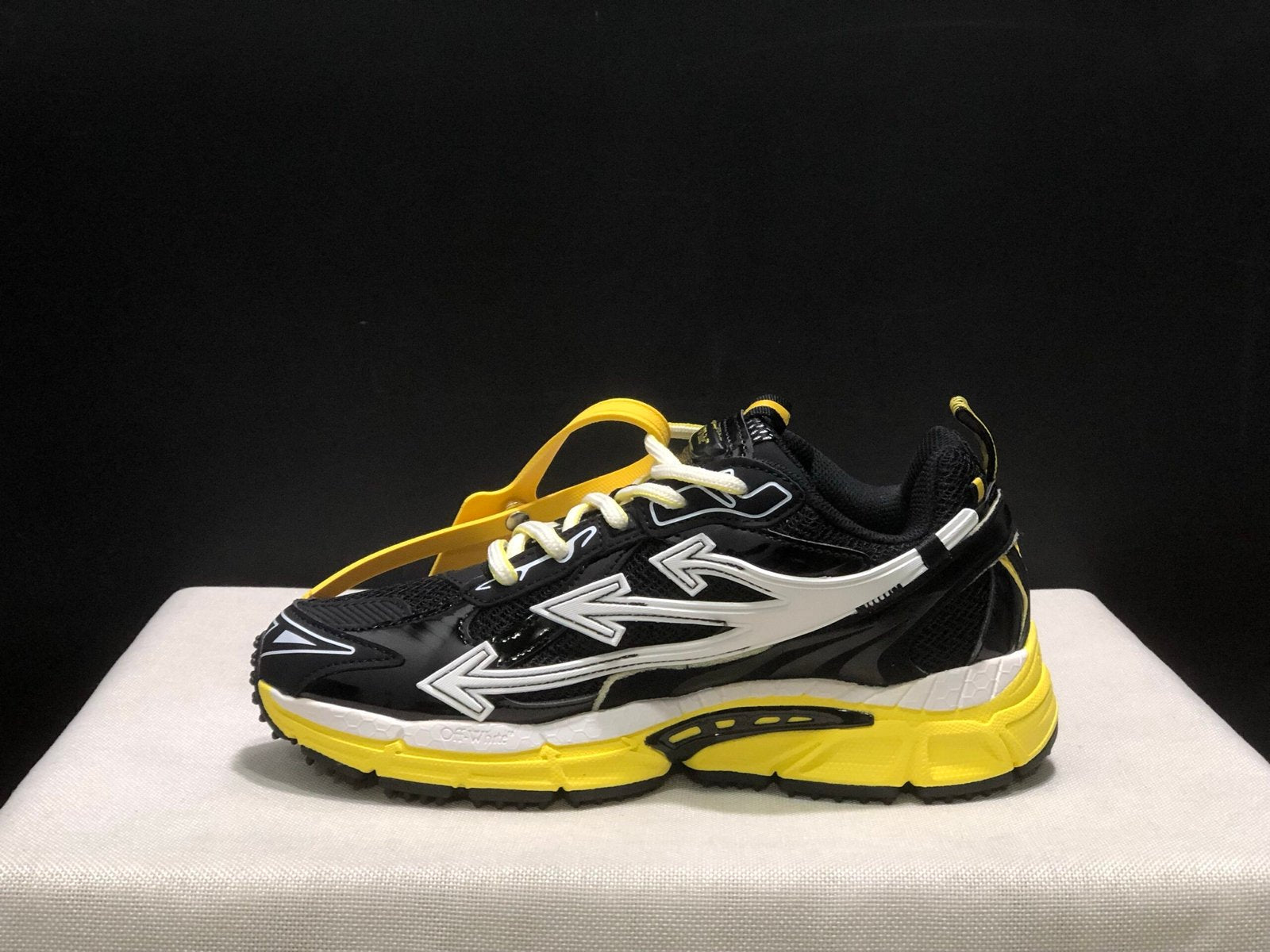 Off-White Be Right Back Black/White Yellow