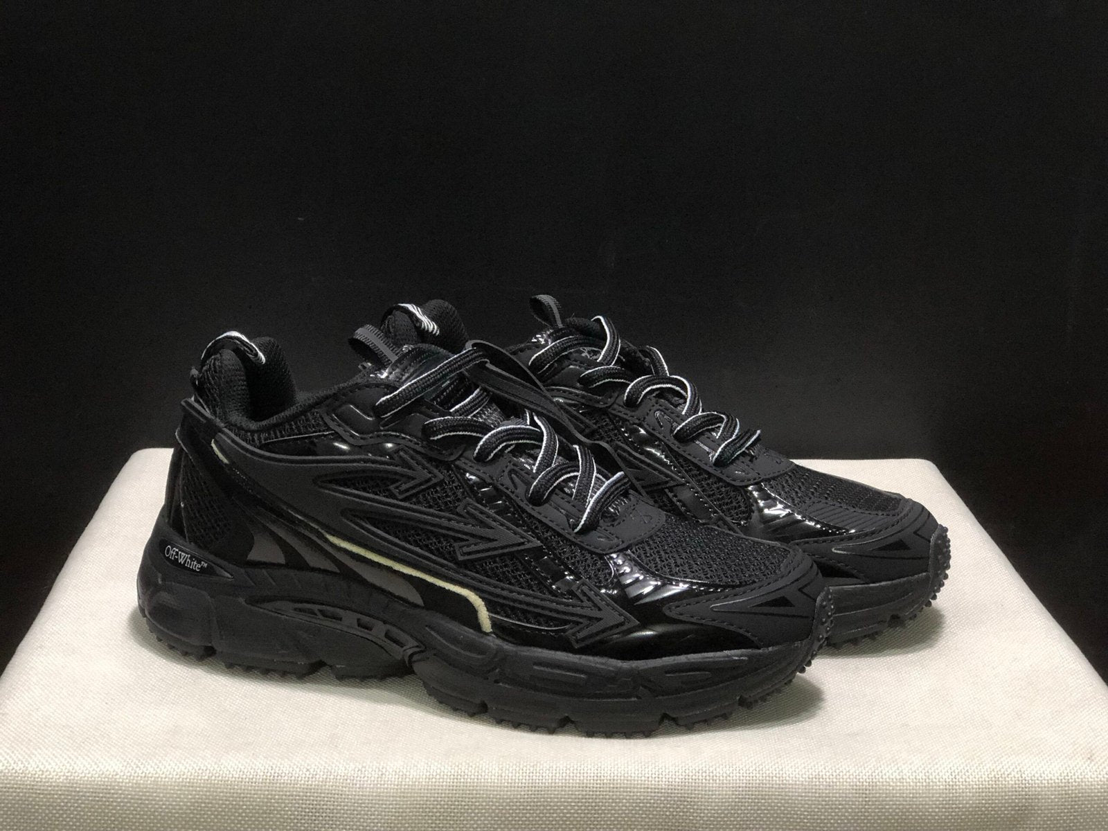 Off-White Be Right Back Black