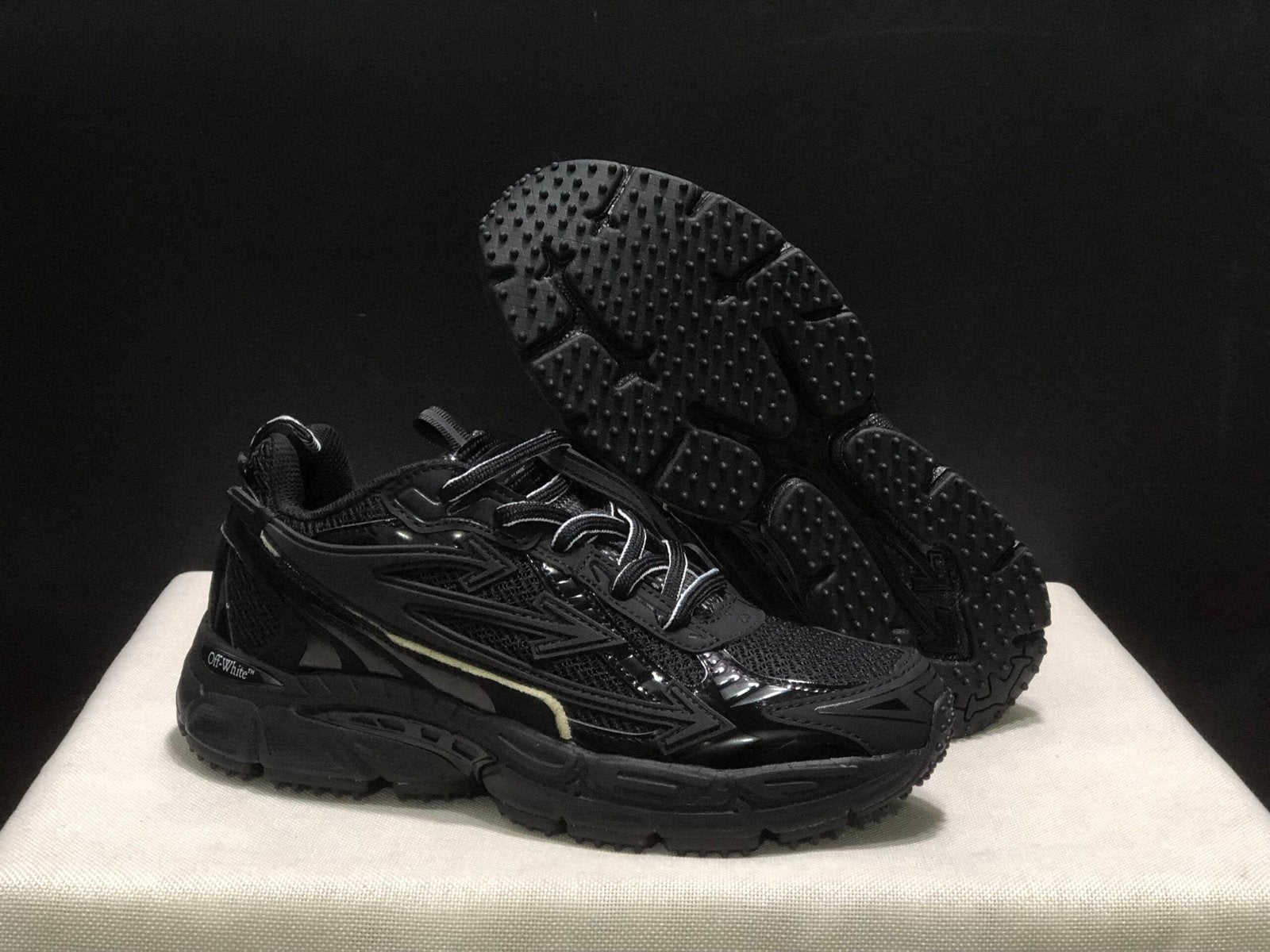 Off-White Be Right Back Black