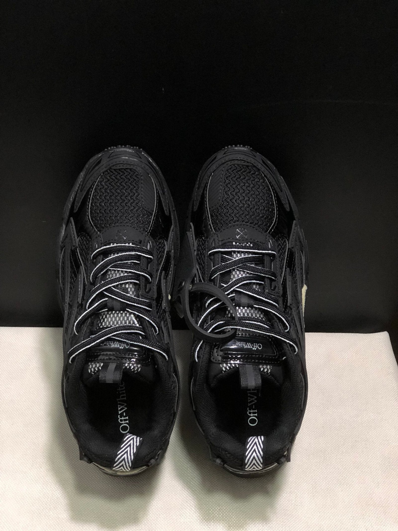 Off-White Be Right Back Black