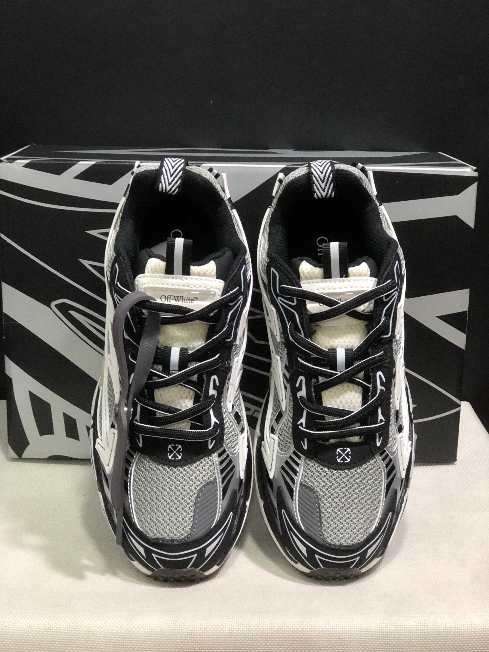 Off-White Be Right Back Silver White Black