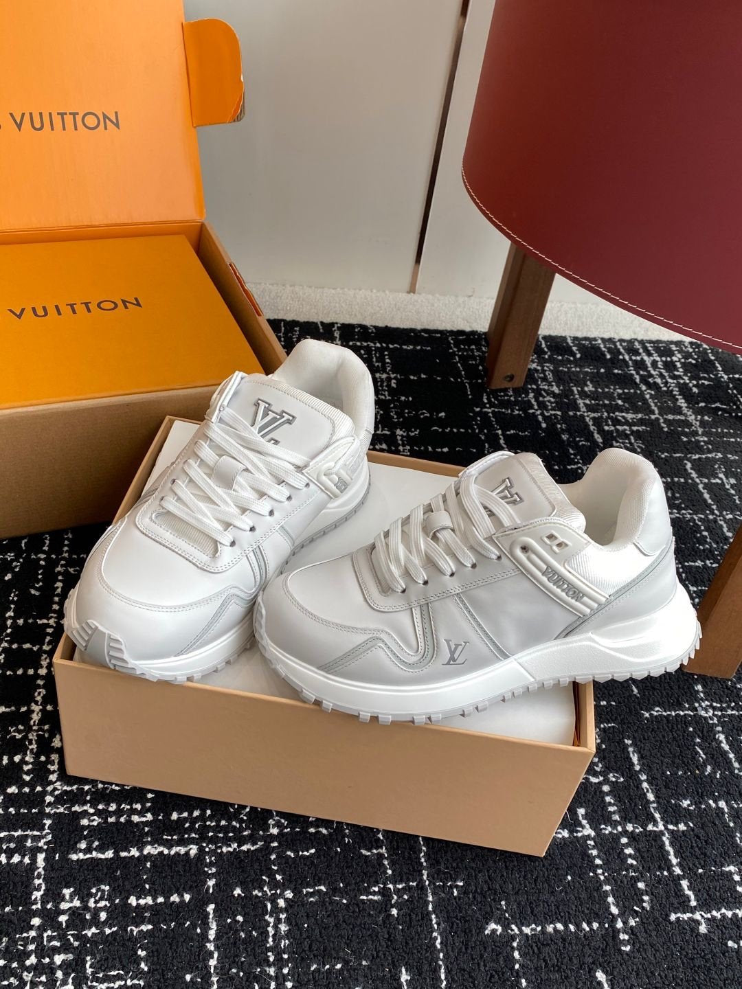 Louis Vuitton Run Away Maxi White