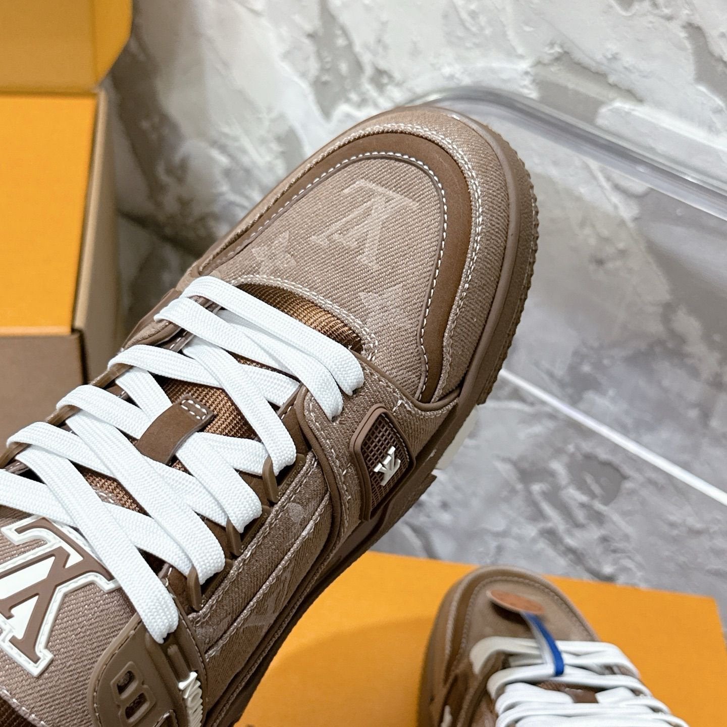 Louis Vuitton Trainer Beige/White Denim